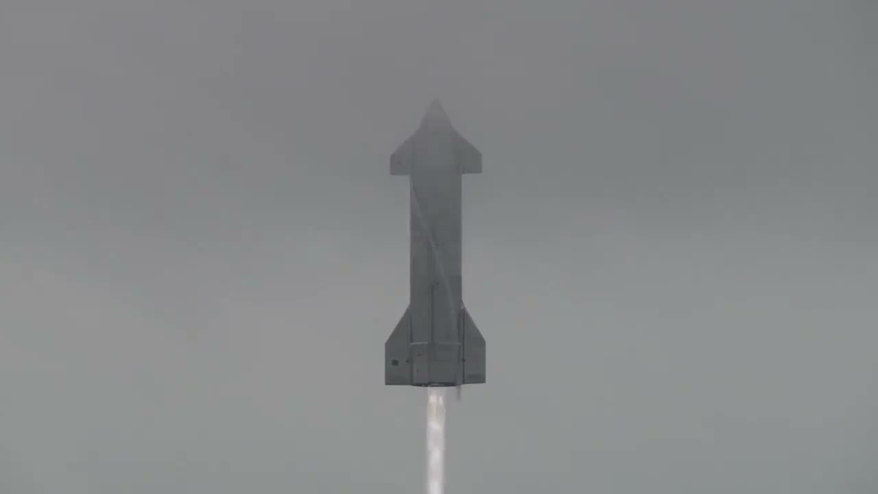 SpaceX Starship SN15 climbing on its high-altitude test flight, May 5, 2021